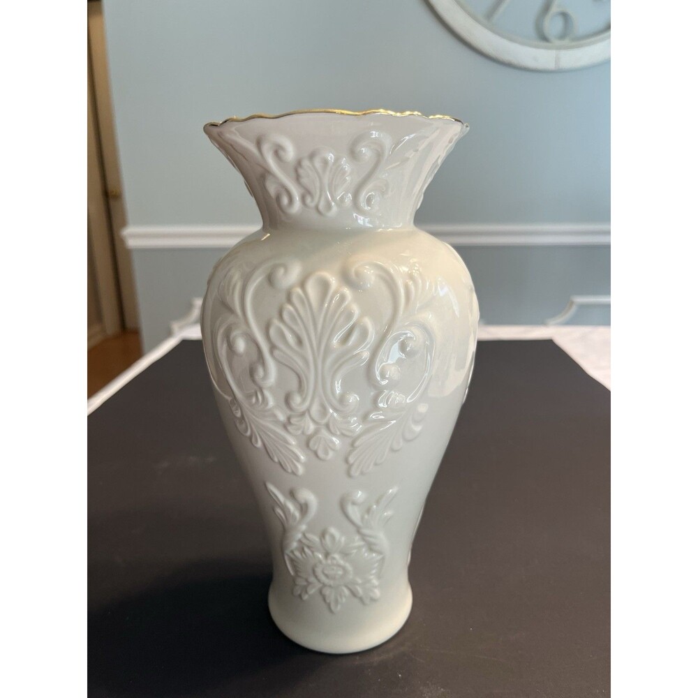 Lenox GEORGIAN LARGE Ivory Porcelain Tall Vase Embossed Gold Trim 10” Tall
